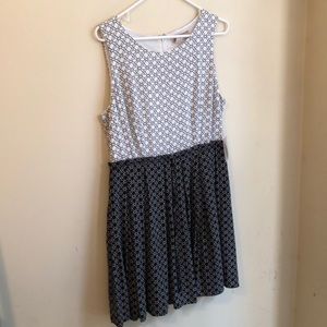 NWT sleeveless black & white Forever 21 dress